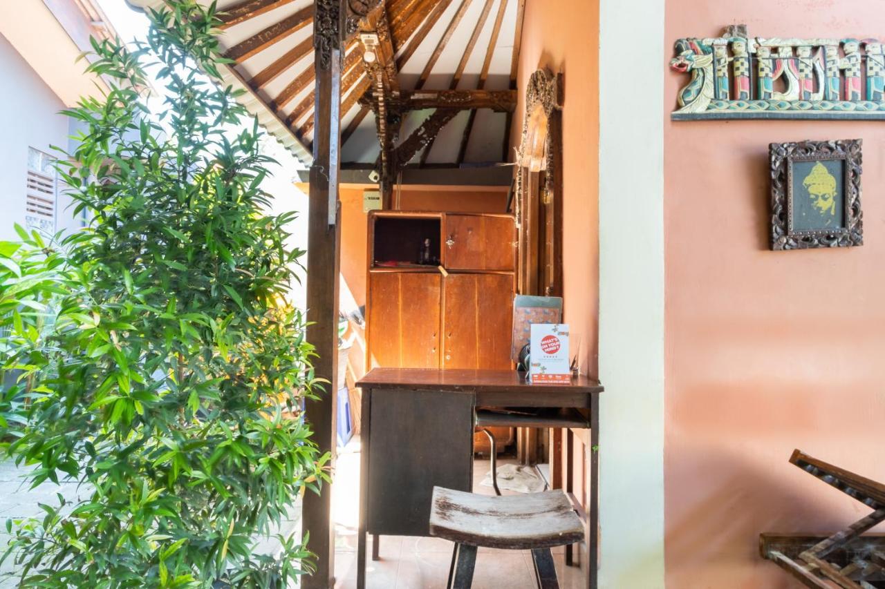 Oyo 3775 Ketut Inn Pesanggaran Buitenkant foto